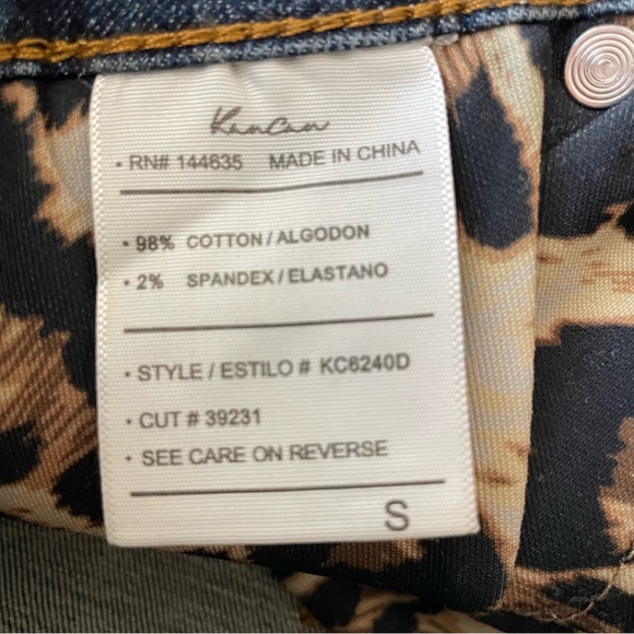 Kancan shorts with raw hem and leopard pockets - Picture 3 of 5